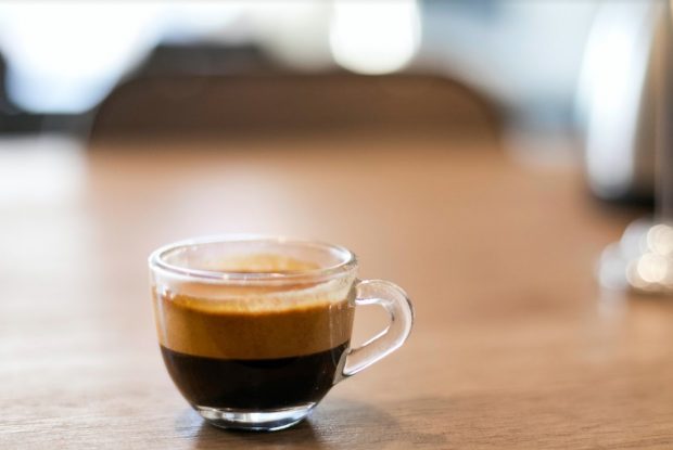 Cafeaua cu lămâie – beneficii și contraindicații