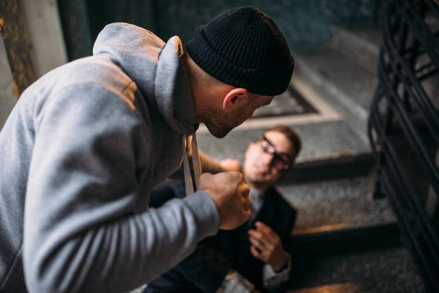 Ce a pățit un interlop din Cluj după ce l-a abuzat sexual, în plină stradă, pe partenerul fostei sale iubite. Reacția victimei la proces