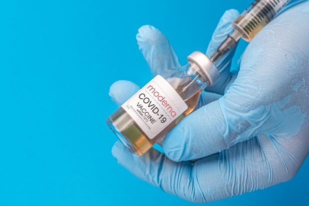 Autoritățile sanitare din Franța recomandă ca cei sub 30 de ani să nu se vaccineze cu Moderna