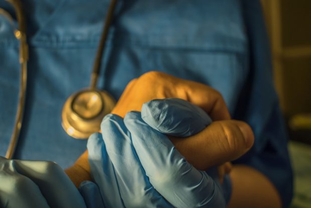 CNAS a ieşit public cu un procent macabru: 88% din bolnavii de cancer trataţi în România în 2019 ar fi murit într-un an. Care este adevărul