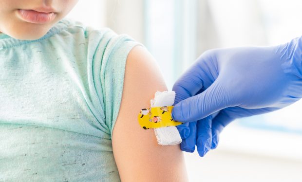 Ce spune un important epidemiolog despre vaccinarea anti-COVID a copiilor între 5 și 11 ani