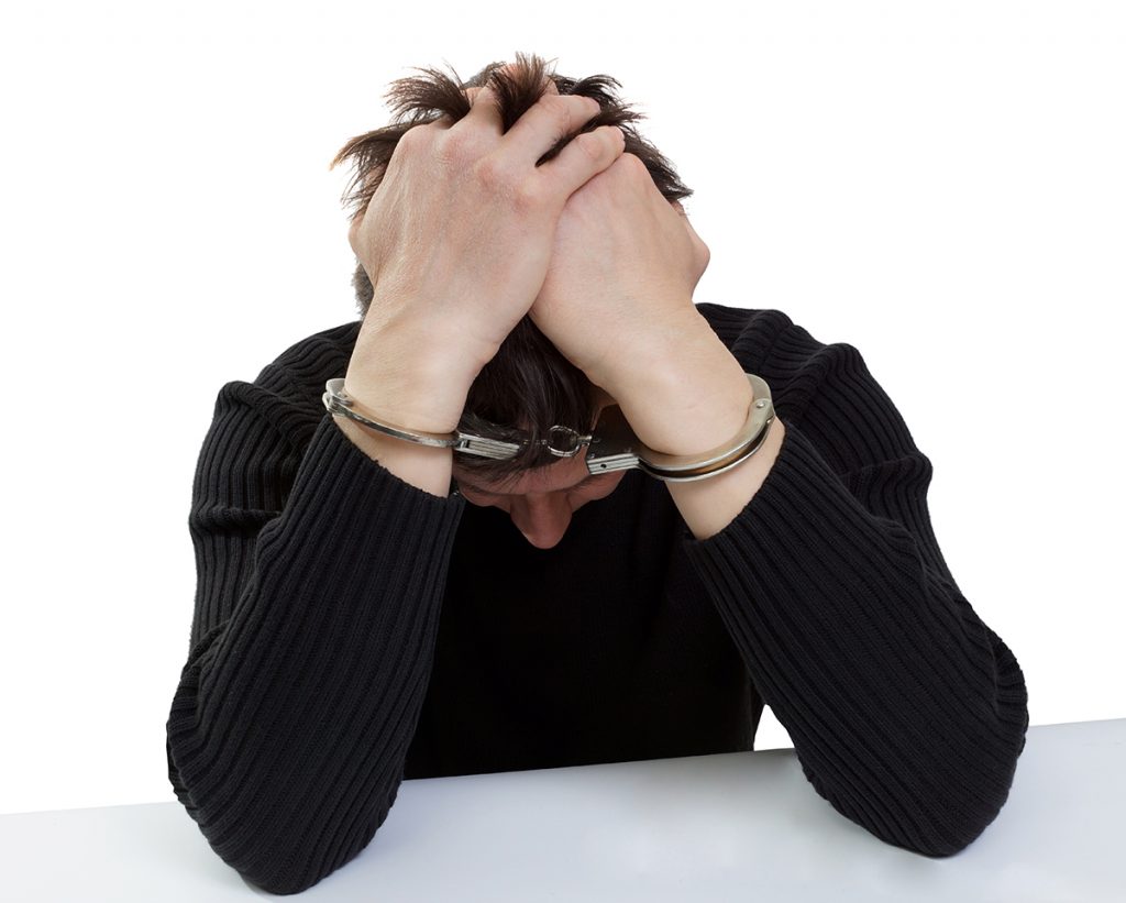Mari erori judiciare din România. Cum a fost condamnat un tânăr la 22 de ani de închisoare pentru o crimă pe care nu a comis-o, în baza unui fir de păr