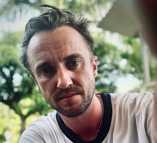 Actorul Tom Felton, cunoscut din seria „Harry Potter”, s-a prăbuşit în timpul unui meci de golf al celebrităţilor