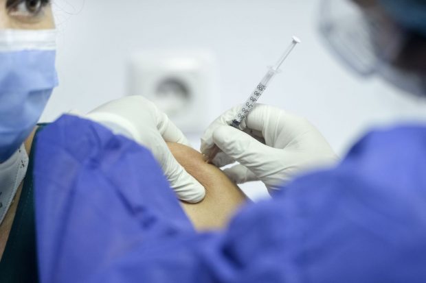 Bilanţul vaccinării anti-COVID: Mai puţin de 6.000 de români, imunizaţi cu prima doză