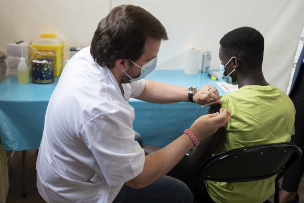 Aproape 80% dintre adolescenții cu vârste între 12 și 17 ani, din Franța, au fost vaccinați