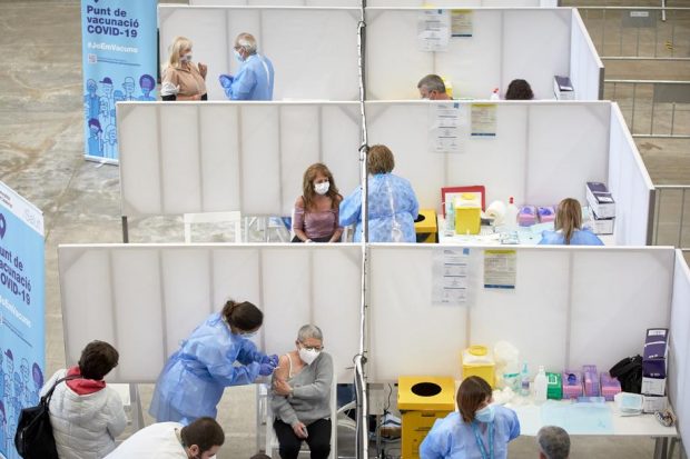 Cum a ajuns Spania unul din liderii mondiali la imunizarea anti-COVID: „În absența vaccinului, era colaps”