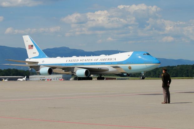 Două sticle goale de tequilla au fost găsite în fuselajul noului model Boeing de Air Force One