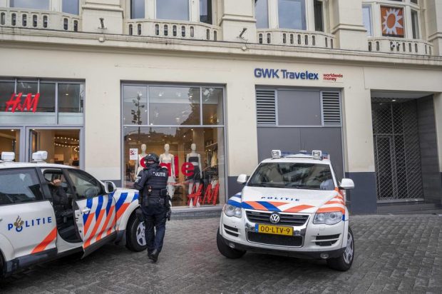 Britanic săltat în Olanda când lua masa, de polițiștii care l-au confundat cu șeful mafiei siciliene, căutat din 1993