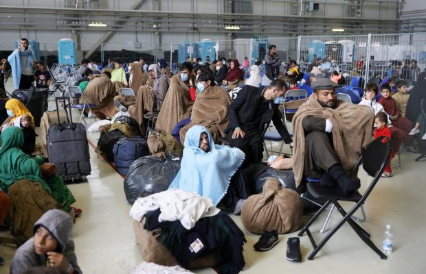 Comunitatea celor „10.000 de uitați”. Mii de afgani, printre care și 2.000 femei gravide, blocați la o bază militară din Germania