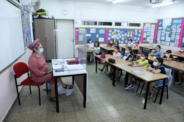În Israel, profesorii care nu au certificatul verde nu vor mai putea preda în școli