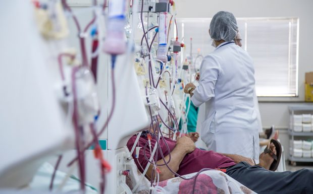 Interlop învoit din închisoare, ca să facă dializă. Nu are cine să-l escorteze la spital, a motivat Administrația Penitenciarelor