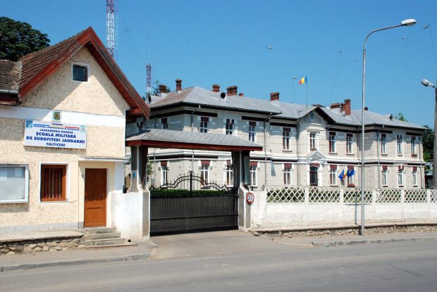 Anchetă la Botoșani, după ce un candidat la Școala de Subofițeri ar fi fost obligat să urineze în sala de examen