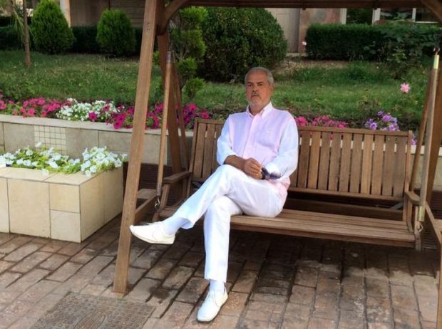 Cum a vândut Adrian Năstase cireșe în Piața Obor. Două momente amuzante povestite de fostul premier