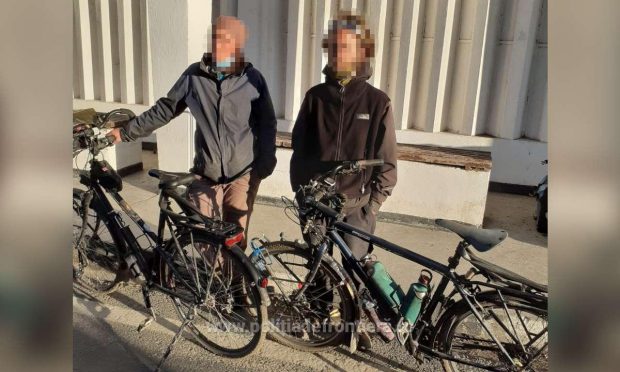 Doi francezi care voiau să ajungă în Grecia pe biciclete, opriți la Vama Veche, după ce au încercat să treacă ilegal granița