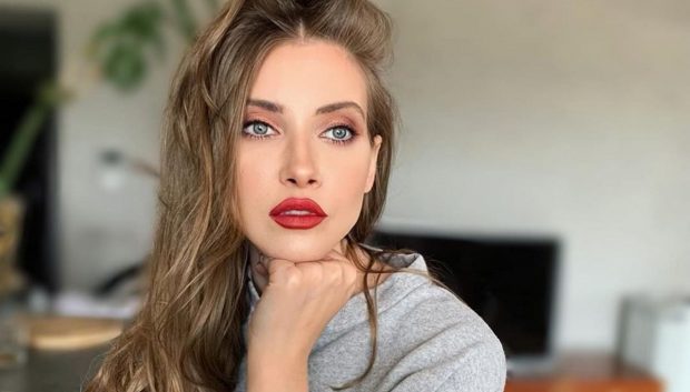 Iulia Albu s-a pozat fără strop de machiaj și a publicat imaginea pe contul de Instagram. Fanilor nu le-a venit să creadă că arată așa