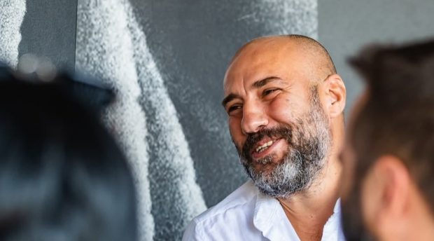 Radu Dumitrescu, noul jurat de la Masterchef, nu a fost recunoscut de un agent de pază: „Alo, domnu’, nu are voie să intre nimeni”