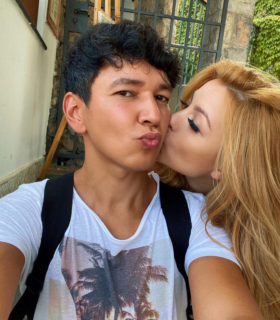 Elena Gheorghe și 11 membri ai familiei sale, infectați cu COVID-19. „Am trecut prin toate stările, de la neputință la disperare”