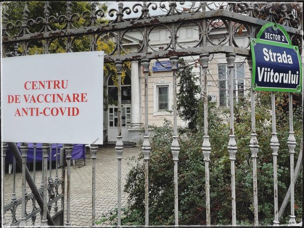 Centru de vaccinare din sectorul 2, închis în urma unor „suspiciuni privind certificate false”. Aproape 180 de persoane, duse la audieri