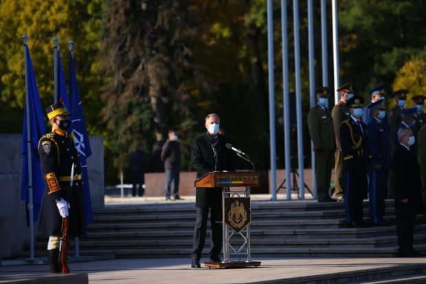 Klaus Iohannis, de Ziua Armatei: „În momentele decisive, românii și-au păstrat constant încrederea în Armată
