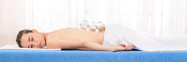 Cât costă un masaj la salon comparativ cu un masaj la domiciliu?