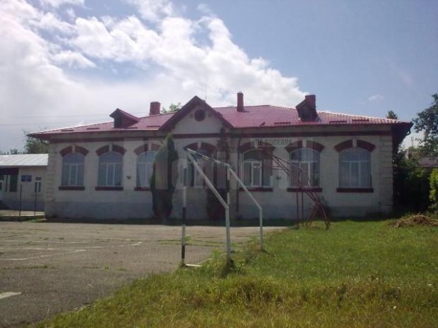 Profesorul sucevean care a pălmuit un elev, cercetat pentru purtare abuzivă și plasat sub control judiciar
