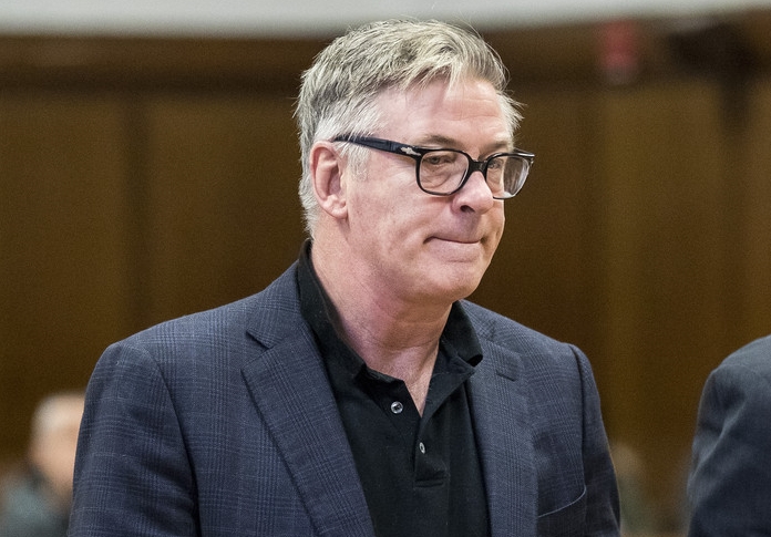 Alec Baldwin, acuzat din nou de omor prin imprudenţă în incidentul de pe platoul filmului „Rust”