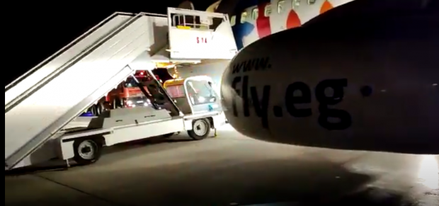 Incendiu la trenul de aterizare al unui avion care a aterizat pe Aeroportul Cluj-Napoca. Peste 100 de pasageri au fost evacuați
