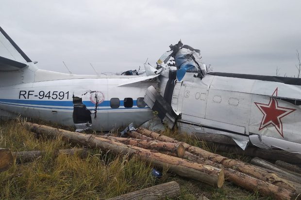 Un avion cu 23 de oameni la bord s-a prăbușit în estul Rusiei