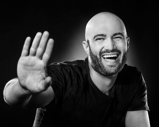 Mihai Bendeac așa cum nu l-ați mai văzut: „Ador nopțile de beție, de desfrâu. Nopțile care se termină cu o târâială spre casă”