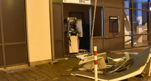 Român adus în fața instanței federale elvețiene, după ce a aruncat în aer un bancomat și a furat 120.000 de euro