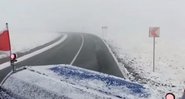 Circulaţia pe Transalpina, între Rânca şi Obârşia Lotrului, rămâne închisă din cauza condiţiilor meteo nefavorabile