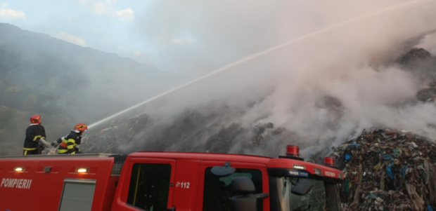 Un nou incendiu la groapa de gunoi din Sighişoara. Este al treilea incident în patru luni