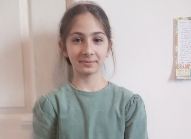 Fată de 15 ani, dispărută de acasă de două zile. Părinţii o caută disperaţi