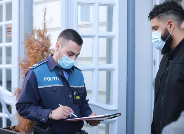 Un tânăr din Timișoara, prins la o sală de jocuri cu certificat verde fals. Polițiștii i-au deschis dosar penal
