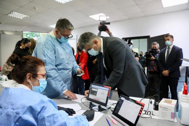 Marcel Ciolacu s-a vaccinat cu doza a treia: „Vă îndemn pe toți să vă vaccinați”