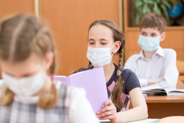 Ministrul educației le cere școlilor să spună procentul profesorilor vaccinați. Părinte: „N-am primit niciun răspuns”