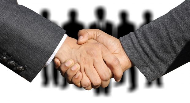 Ai o întâlnire de business în preajma Crăciunului? Iată ce gen de cadouri poți oferi!