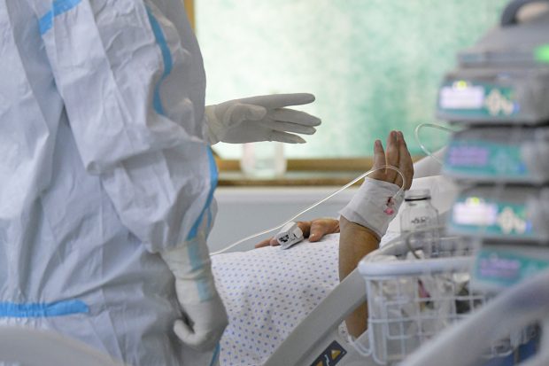 Medic de la Institutul Parhon, avertisment către nevaccinați. Niciunul din remediile Covid nu este de tipul „Ridică-te, Lazăr, și umblă”