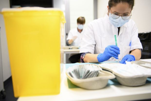 Oamenii de știință din Elveția anunță că au descoperit un anticorp care poate neutraliza toate variantele de SARS-CoV-2