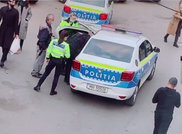 Un bărbat din Constanța, săltat de polițiști, după ce a sunat la 112 să anunțe că nu este lăsat să intre la păcănele fără certificat COVID