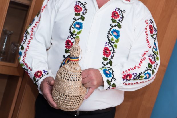 Cum se face pălinca. Care sunt ingredientele necesare pentru a face pălincă