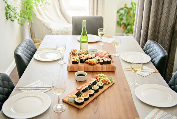 Cum se face sushi acasă. Trucurile de care să ții cont