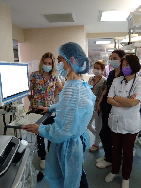 Un pensionar de 90 de ani și-a donat economiile pentru maternități: „Am fost copleșiți nu doar de sumă, ci și de normalitatea cu care a făcut-o”