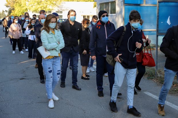 Peste 3.000 de candidați la concursul pentru magistratură de la Romexpo, în ziua în care rata de infectare s-a dus spre 9 la mie