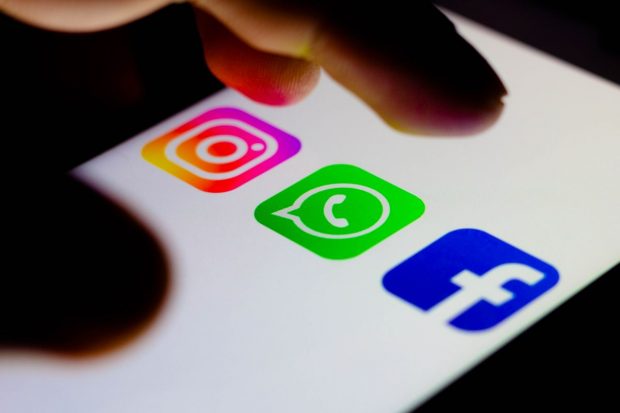 Facebook plănuiește să-și schimbe numele