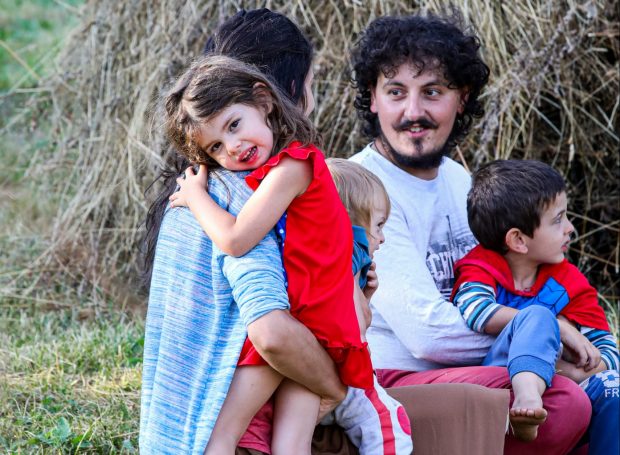 Au renunțat la viața din Capitală și au luat-o de la zero într-un sat uitat de lume. Povestea familiei Pârvu de la „Visuri la cheie”