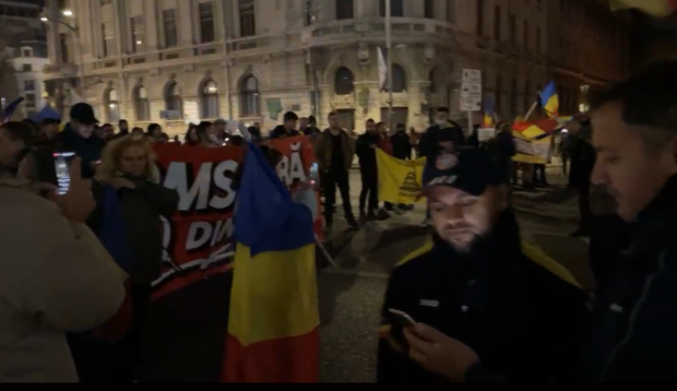 Amenzi de 50.000 de lei după protestul împotriva vaccinării promovat de George Simion, din București