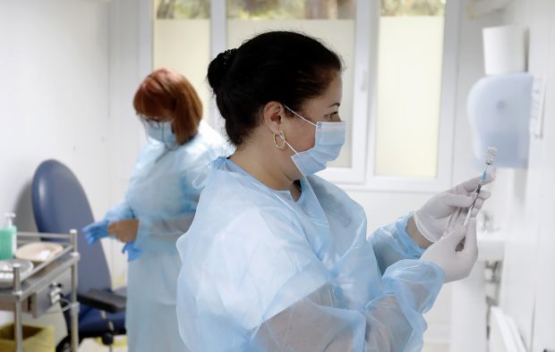 Aproape 70.000 de persoane vaccinate anti-COVID în ultimele 24 de ore, dintre care peste 28.000 cu prima doză
