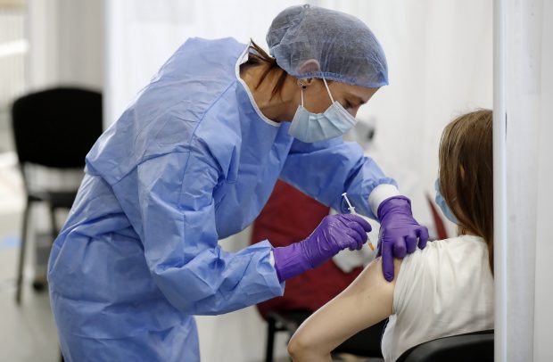 Şase copii din Franţa au primit din greşeală o doză dublă de vaccin Pfizer
