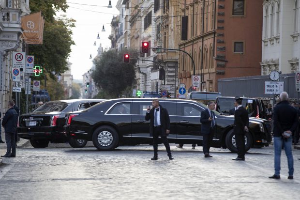 Un șofer român a izbit o mașină din coloana oficială a președintelui american Joe Biden, la Roma